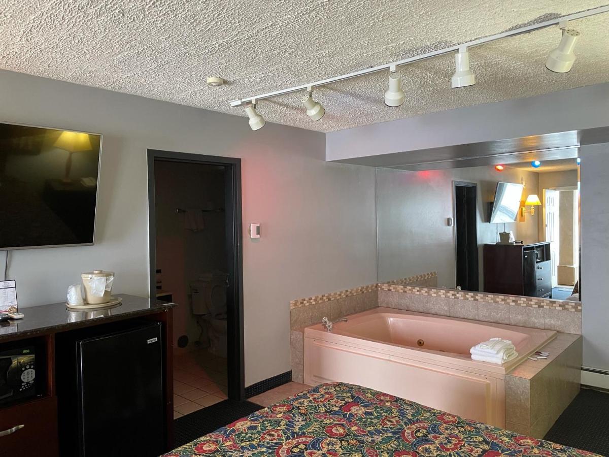 American Inn And Suites Countryside Exterior foto